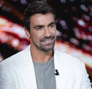 Nuntă de poveste în Istanbul! Celebrul actor İbrahim Çelikkol s-a căsătorit cu aleasa inimii sale! Iată ce ținute elegante au ales cei doi miri și cum au strălucit la cel mai important eveniment din viața lor